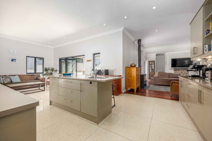 4 Bedroom Property for Sale in Kanonberg Western Cape